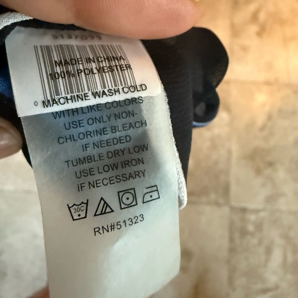 Vince Camuto, ladies XL chiffon batwing top NWOT geometrical design - Picture 10 of 15